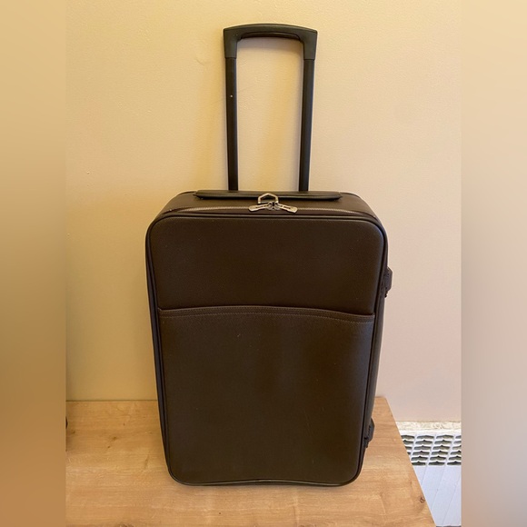 Authentic Louis Vuitton taiga leather pegase 55 carry on - Picture 1 of 9